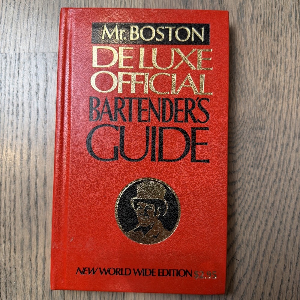 Vintage 1970 Old Mr Boston Deluxe Official Bartenders Guide Drink Recipes Book